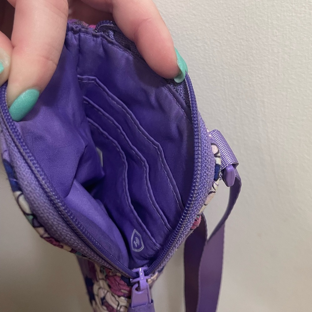 Vera Bradley Phone cross body - Picture 3 of 3